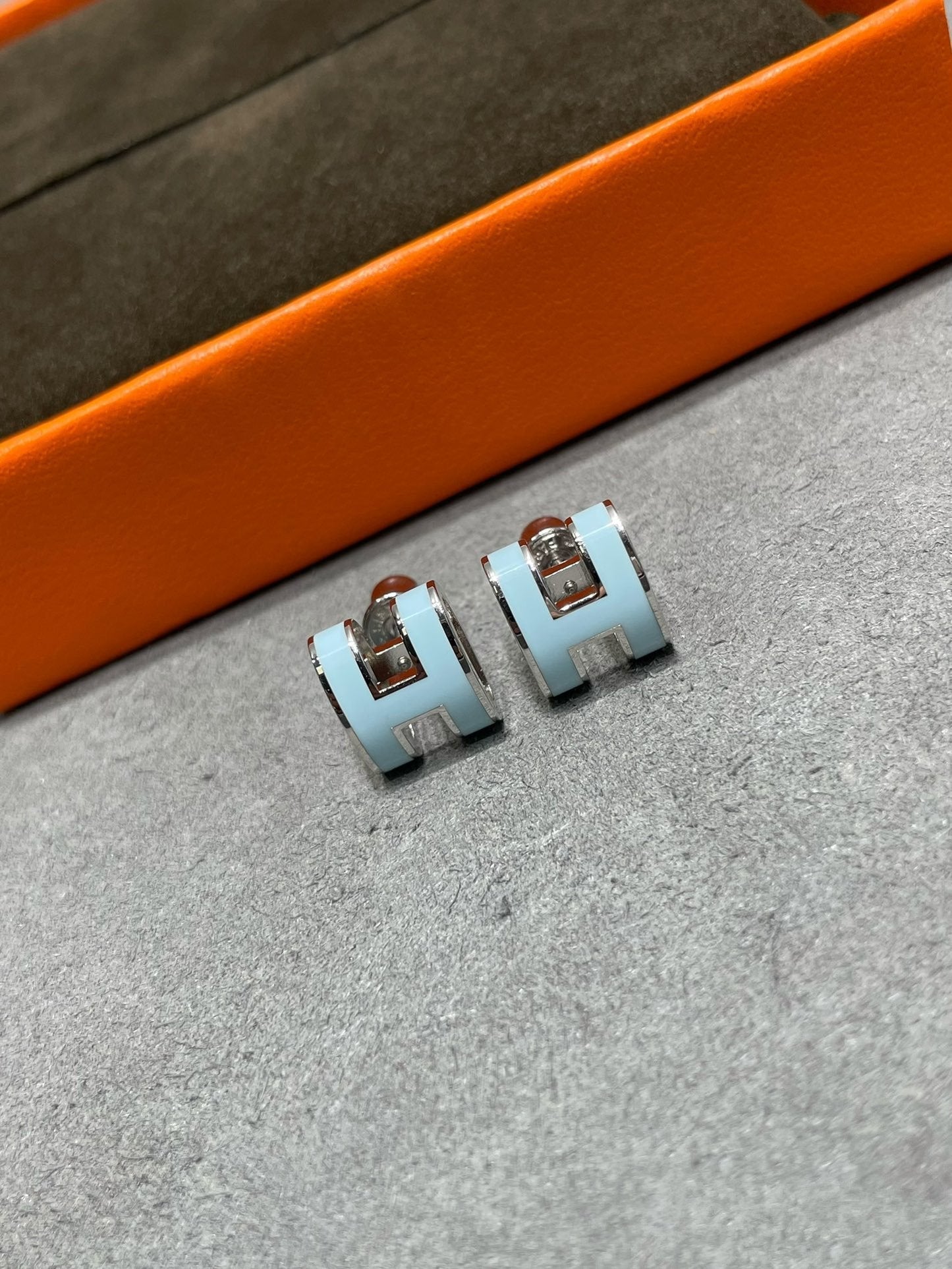 [Gaonasi]POP H SKY BLUE STUD EARRINGS