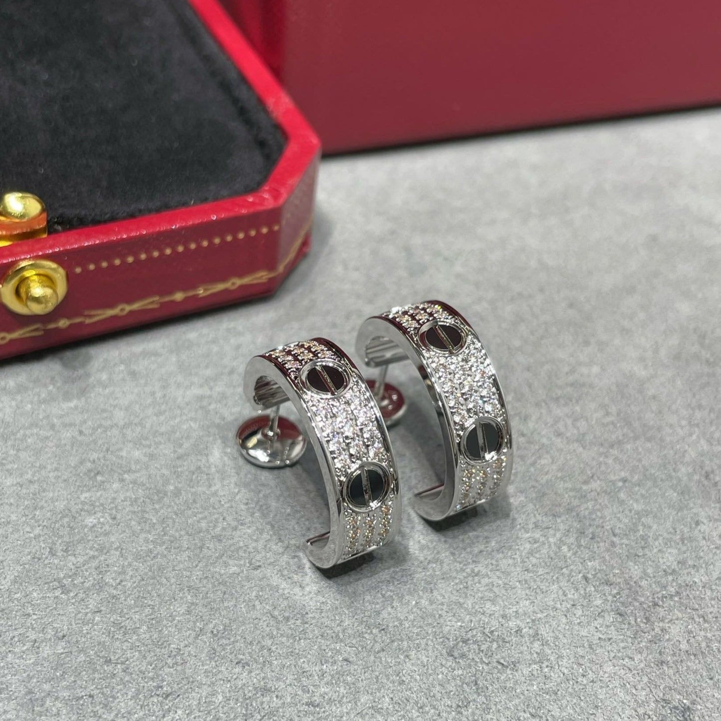 [Gaonasi Jewelry]LOVE CERAMIC DIAMOND PAVED SILVER EARRINGS