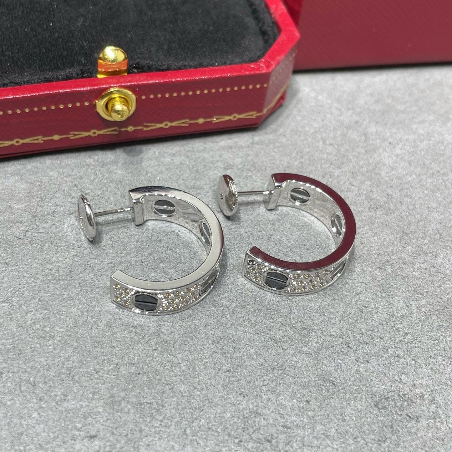 [Gaonasi Jewelry]LOVE CERAMIC DIAMOND PAVED SILVER EARRINGS