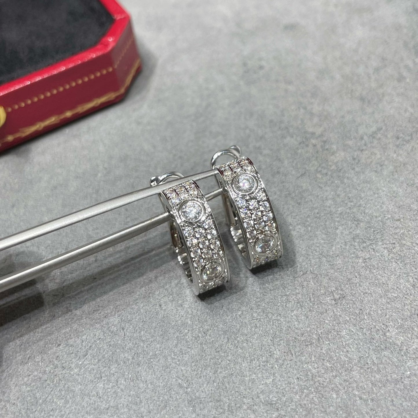 [Gaonasi Jewelry]LOVE 5.5MM DIAMOND PAVED EARRINGS