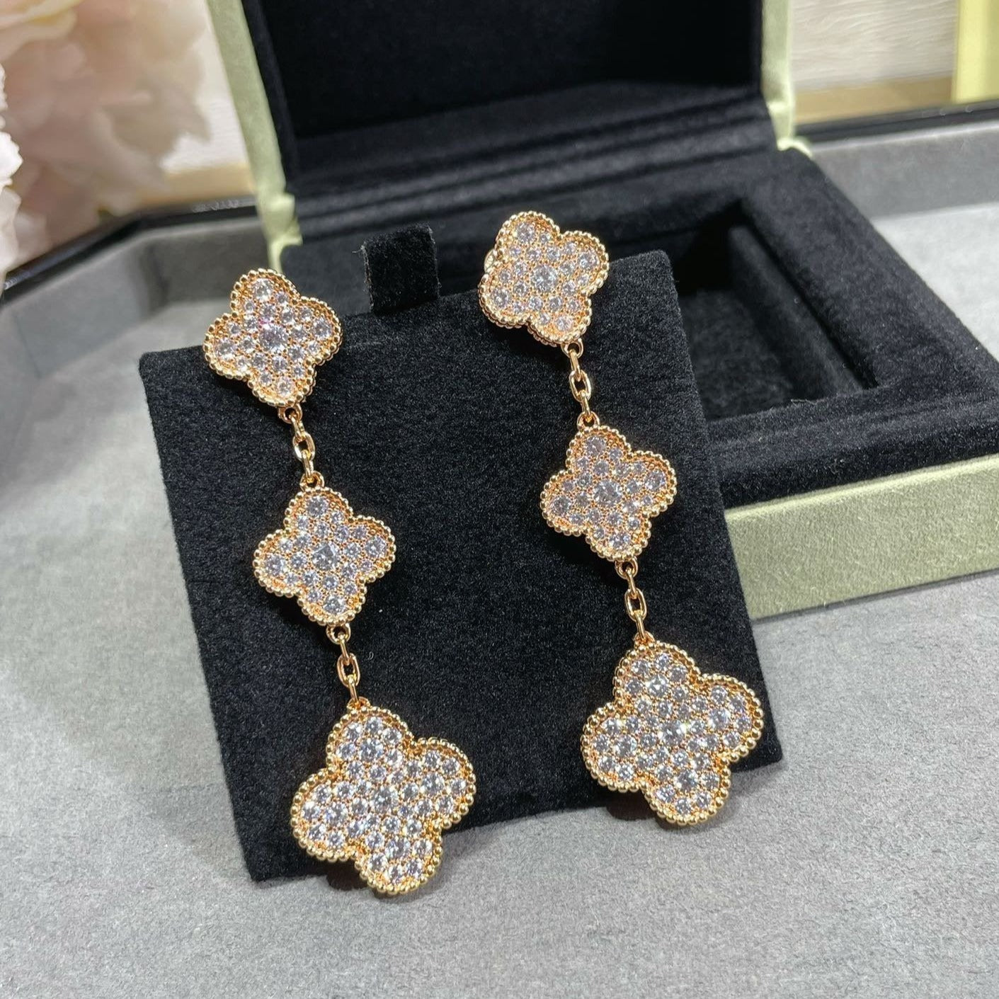 [Gaonasi]CLOVER 3 MOTIFS DIAMOND PAVED ROSE GOLD EARRINGS
