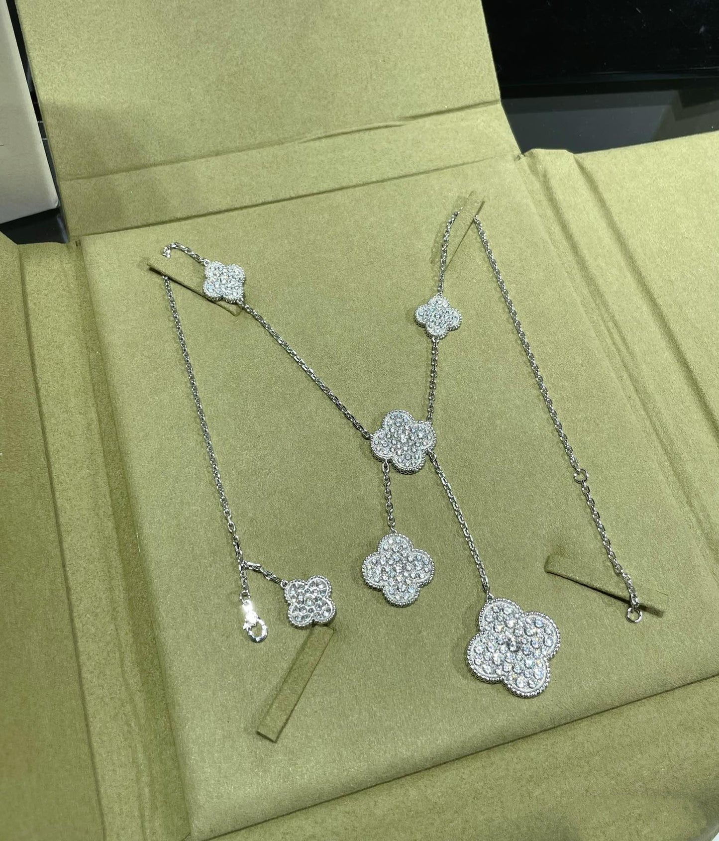 [Gaonasi]CLOVER 6 MOTIF DIAMOND PAVED NECKLACE