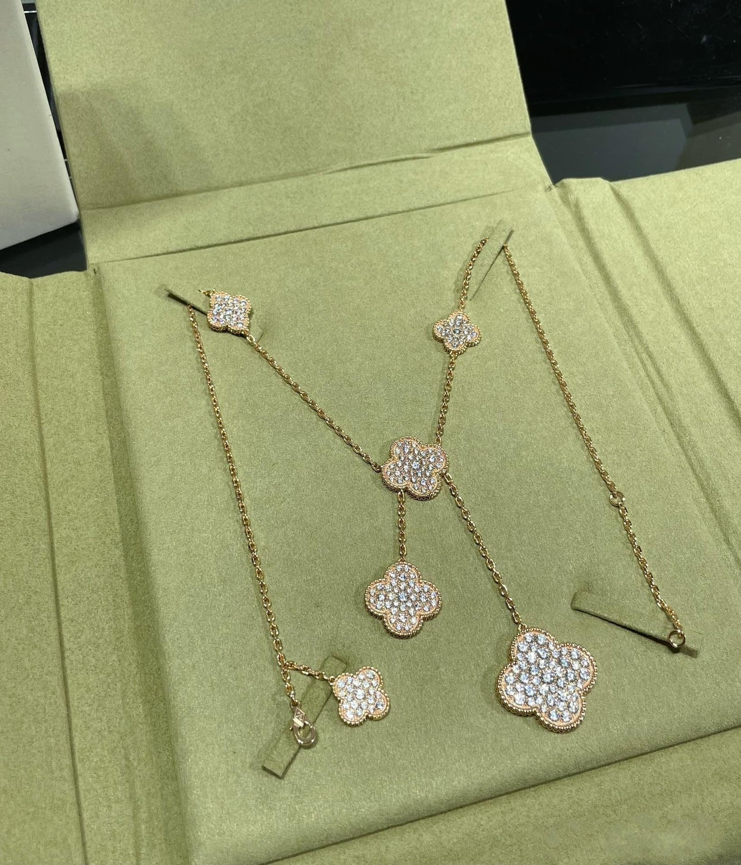[Gaonasi]CLOVER 6 MOTIF DIAMOND PAVED NECKLACE