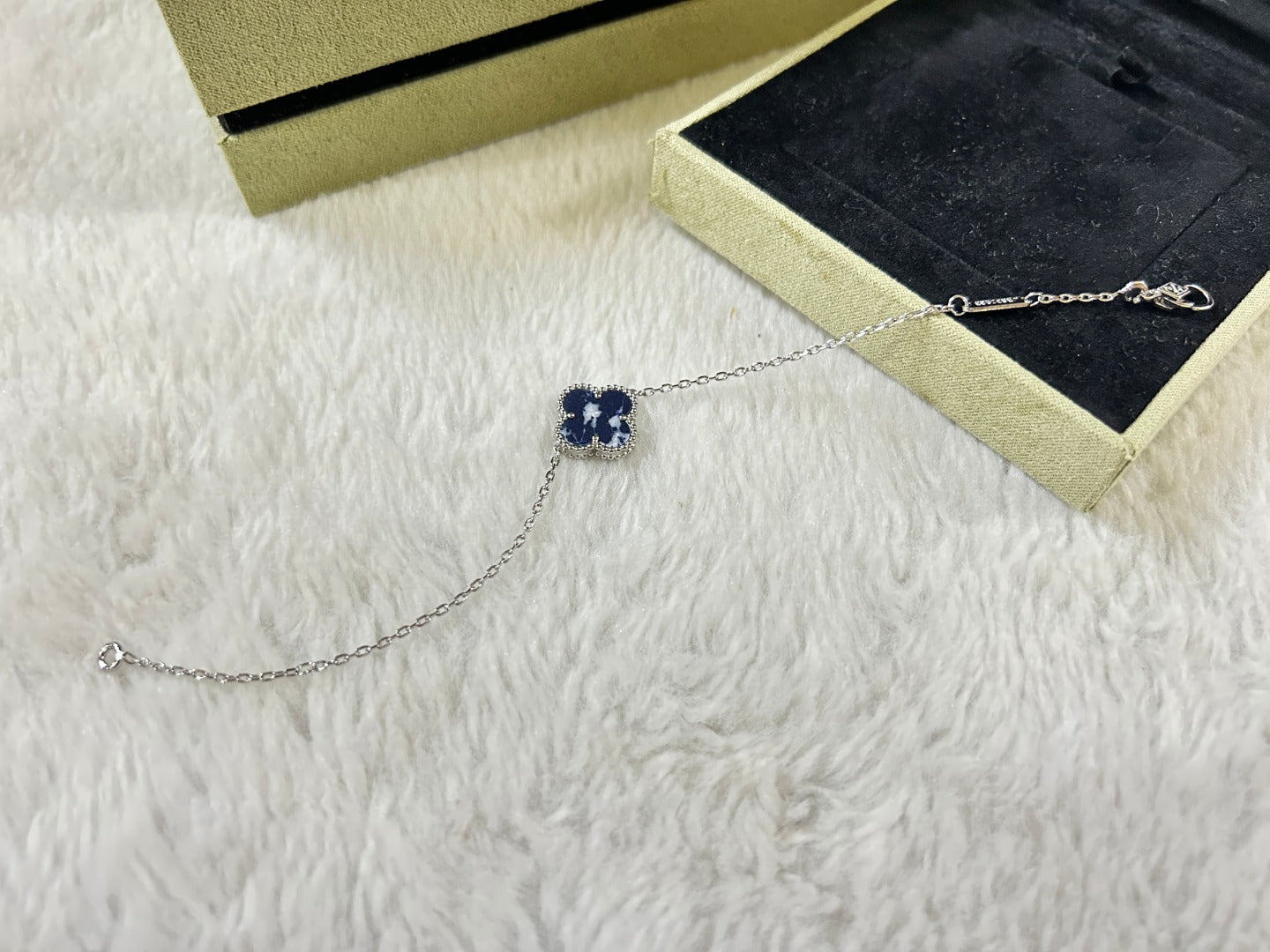 [Gaonasi]CLOVER 1 MOTIF PIETERSITE BRACELET