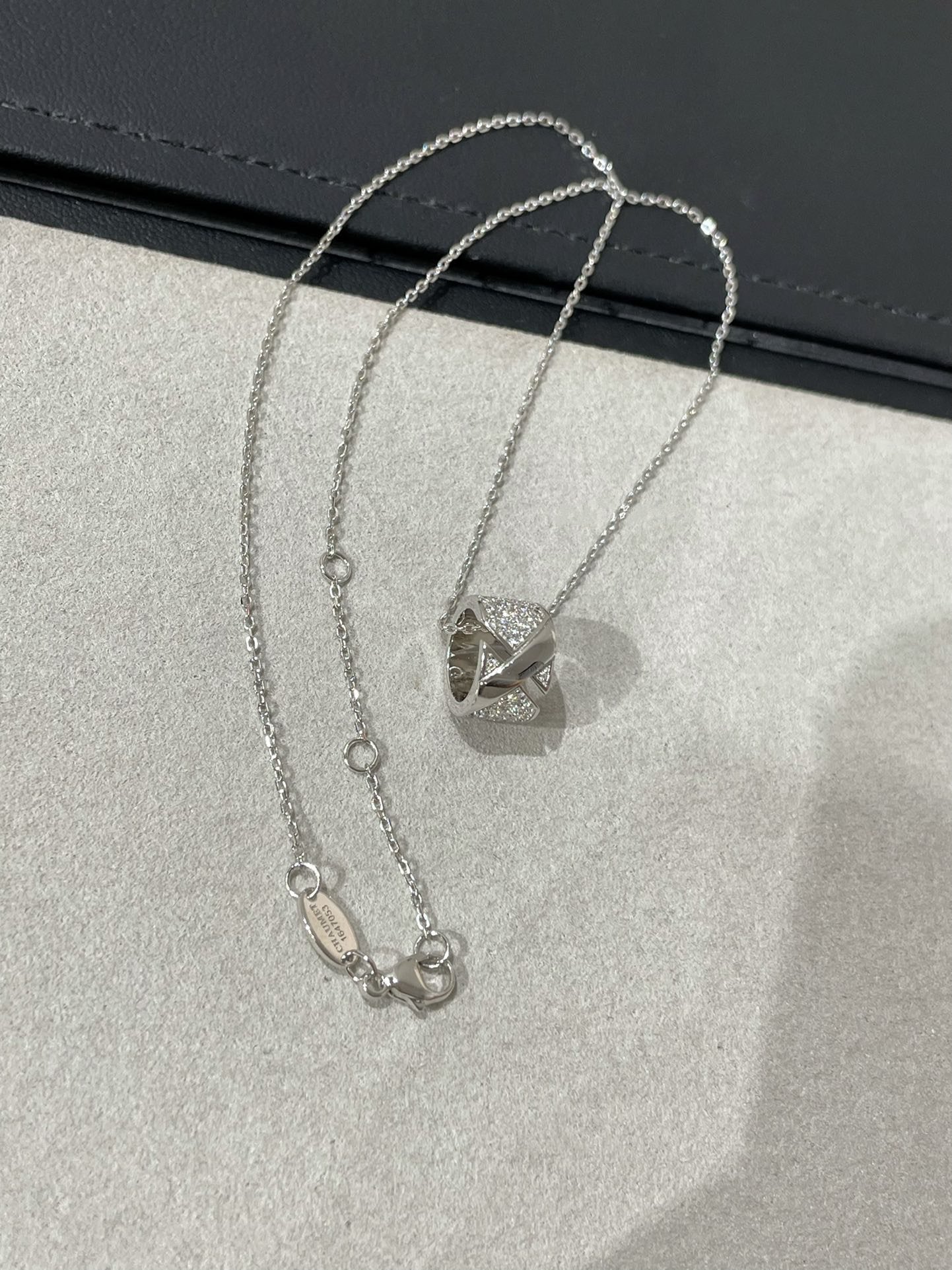 [Gaonasi]LIENS EVIDENCE DIAMOND PAVED NECKLACE