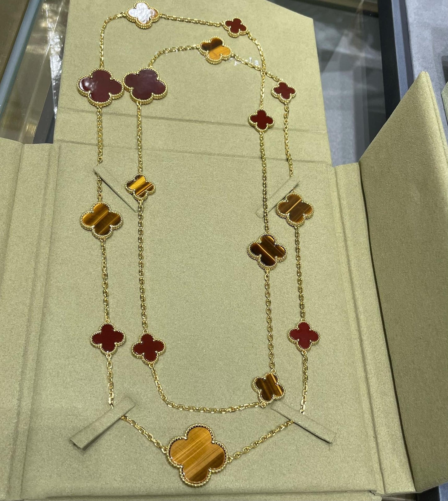 [Gaonasi]CLOVER 16 MOTIF CARNELIAN TIGER EYE ROSE GOLD NECKLACE