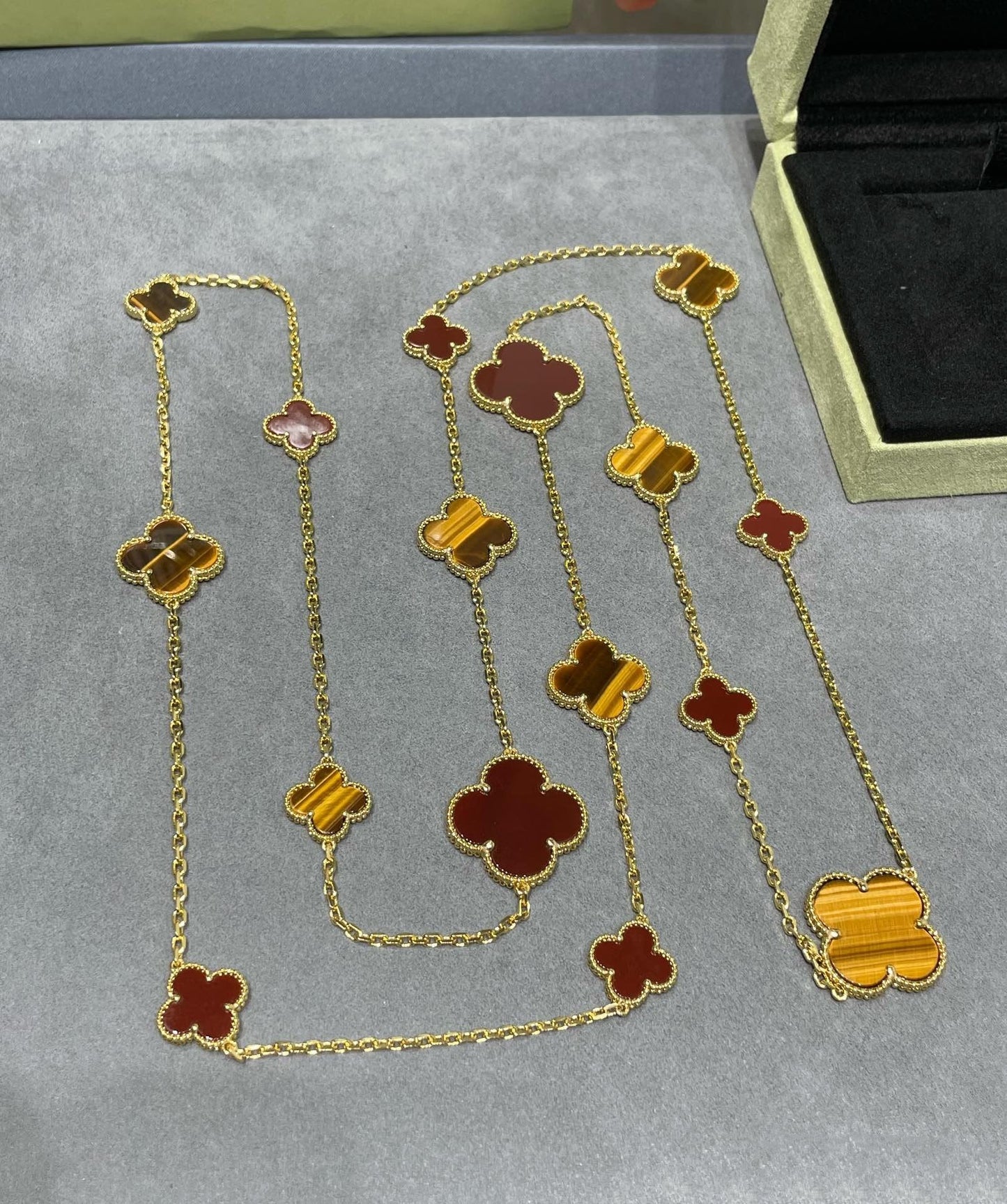[Gaonasi]CLOVER 16 MOTIF CARNELIAN TIGER EYE ROSE GOLD NECKLACE