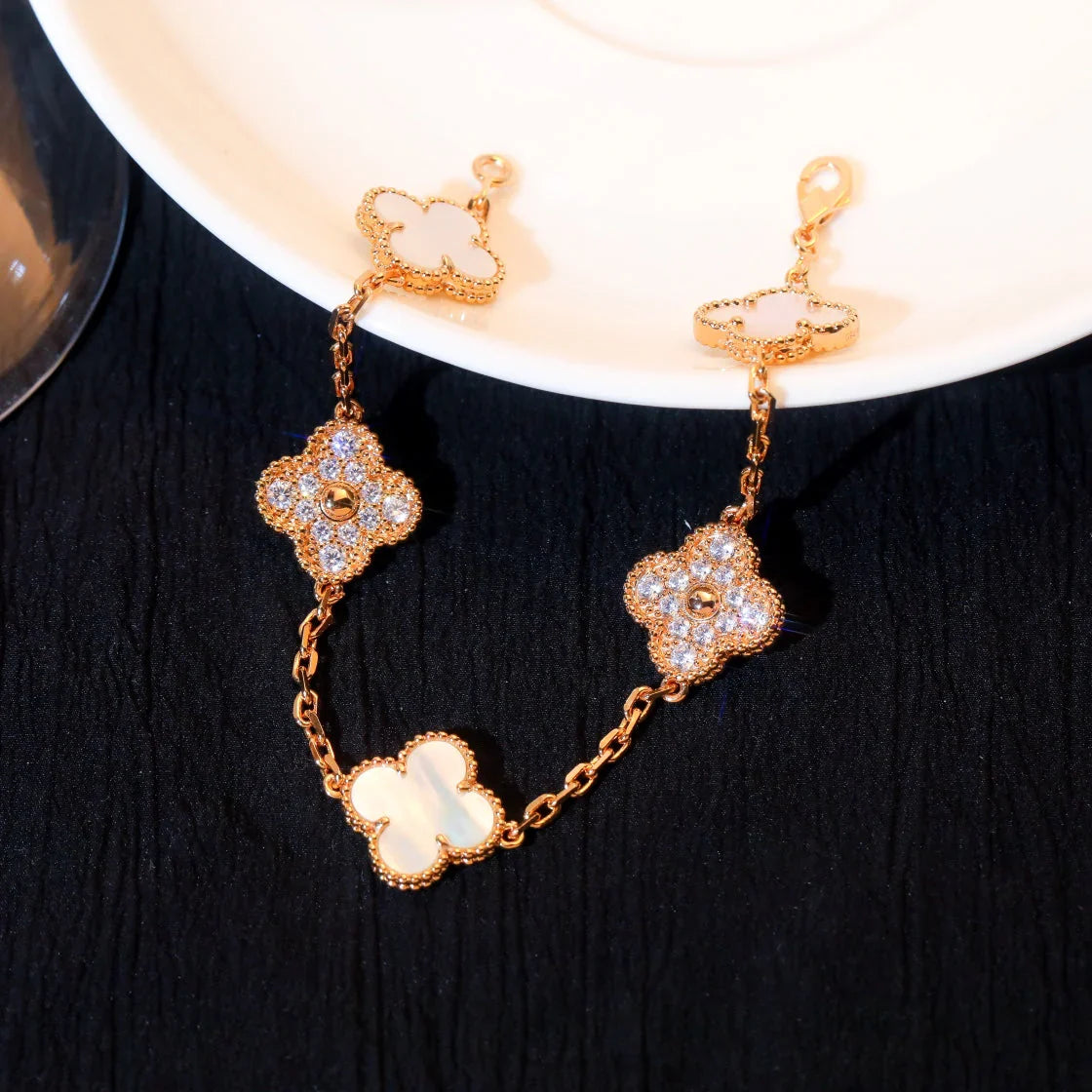 [Gaonasi]CLOVER WHITE PEARL MOP 5 MOTIF BRACELET COLLECTION