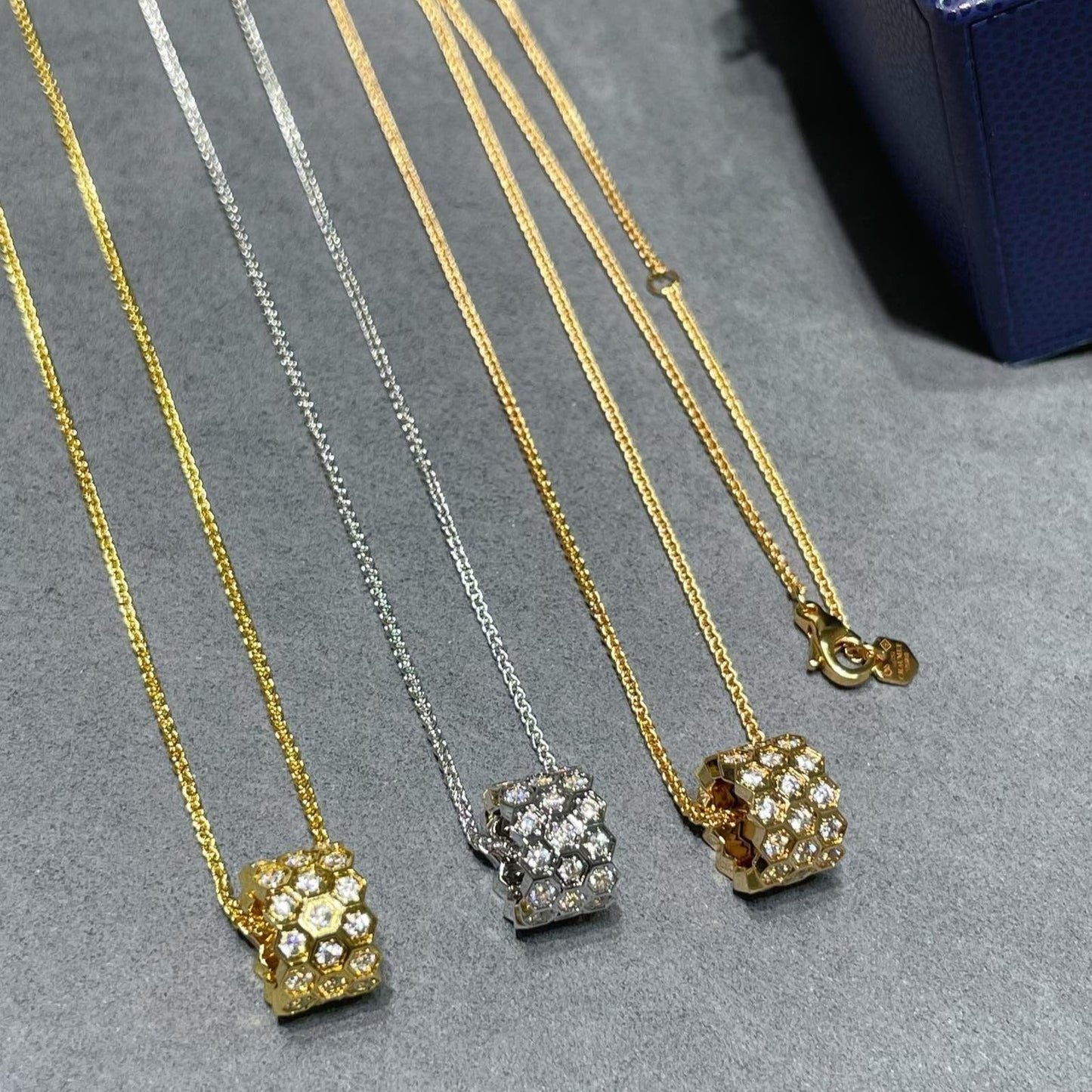 [Gaonasi]BEE LOVE DIAMOND PAVED 3 ROW NECKLACE