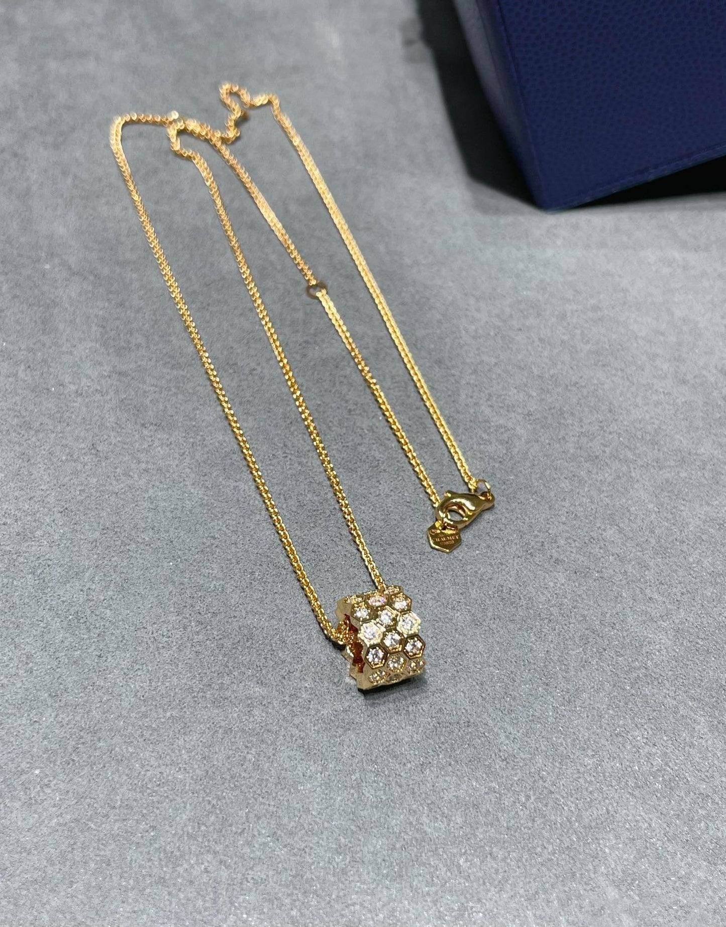 [Gaonasi]BEE LOVE DIAMOND PAVED 3 ROW NECKLACE