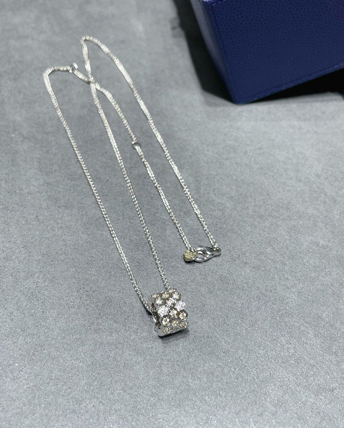 [Gaonasi]BEE LOVE DIAMOND PAVED 3 ROW NECKLACE