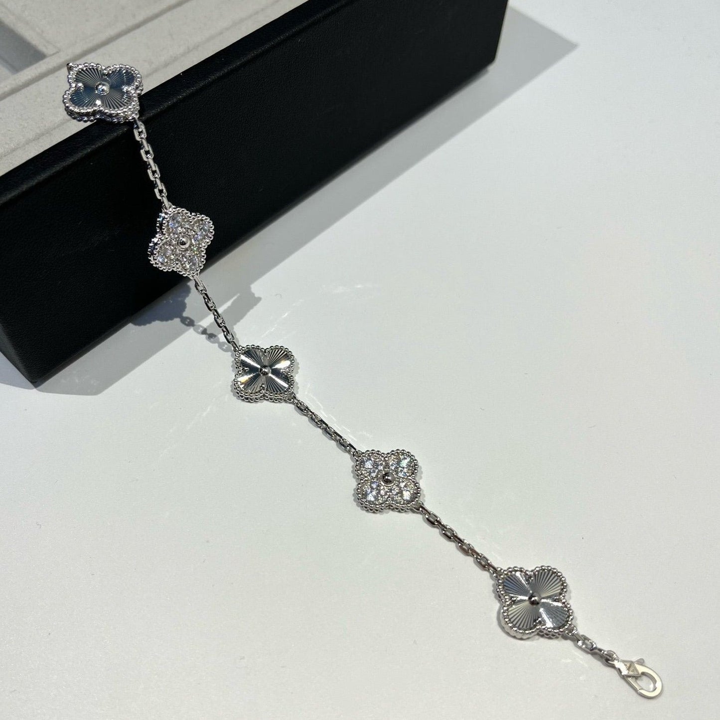 [Gaonasi] CLOVER 5 MOTIF LASER BRACELET COLLECTION