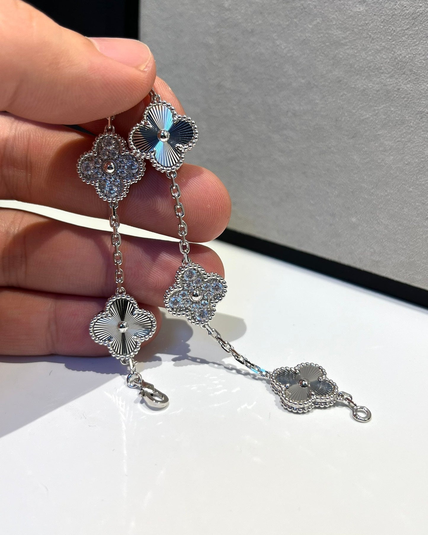 [Gaonasi] CLOVER 5 MOTIF LASER BRACELET COLLECTION