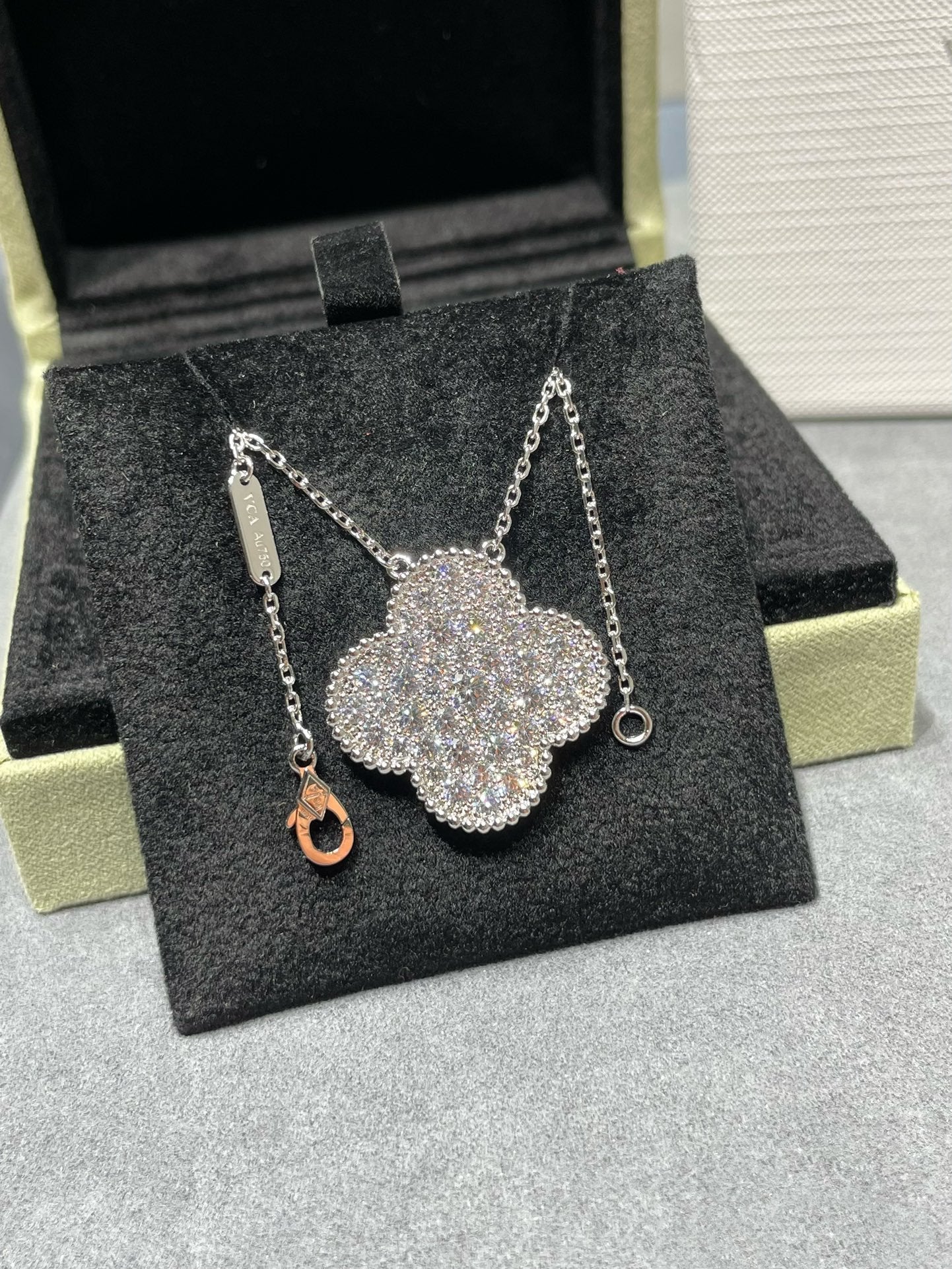 [Gaonasi]CLOVER 25MM LARGE PENDANT DIAMOND PAVED SILVER NECKLACE
