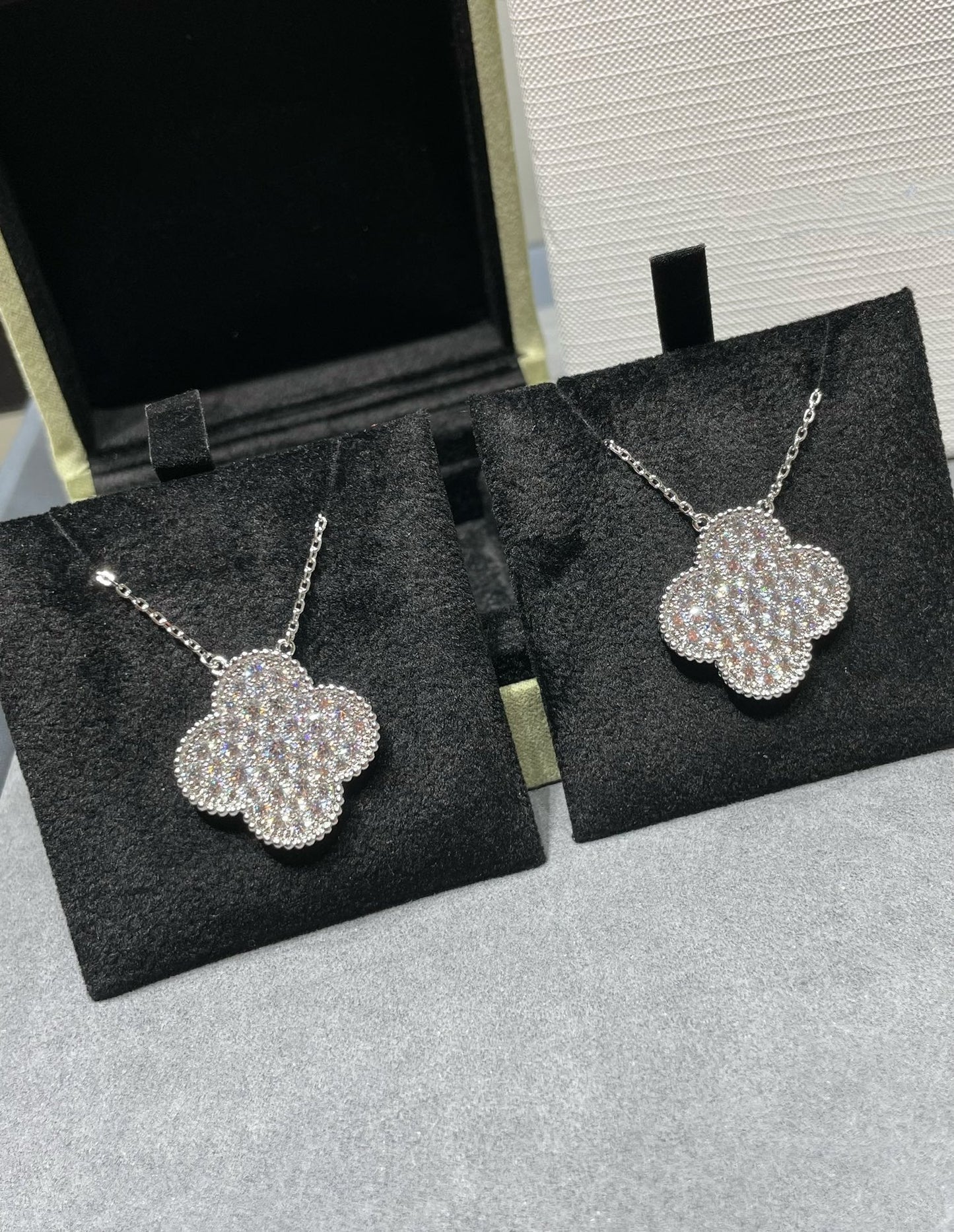 [Gaonasi]CLOVER 25MM LARGE PENDANT DIAMOND PAVED SILVER NECKLACE