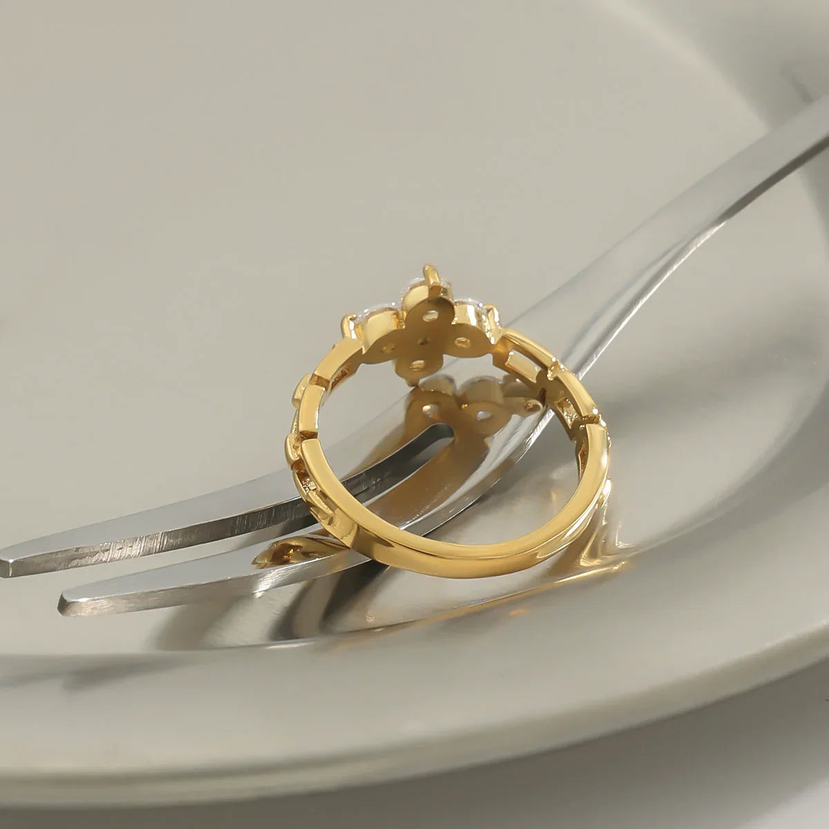 [Gaonasi]Clestine Diamond Petal Ring