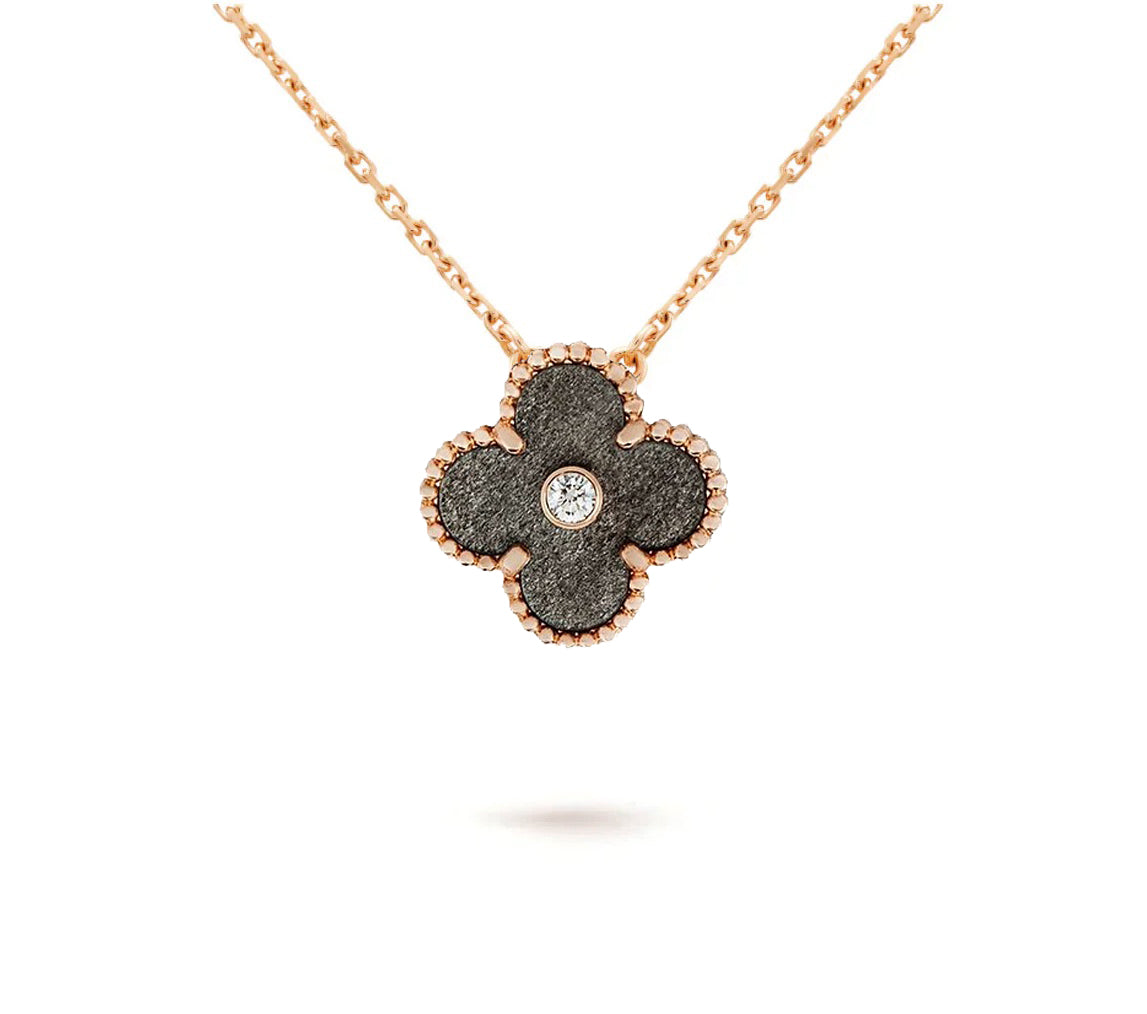[Gaonasi]CLOVER 15MM CHRISTMAS LIMITED EDITION SINGLE FLOWER NECKLACE