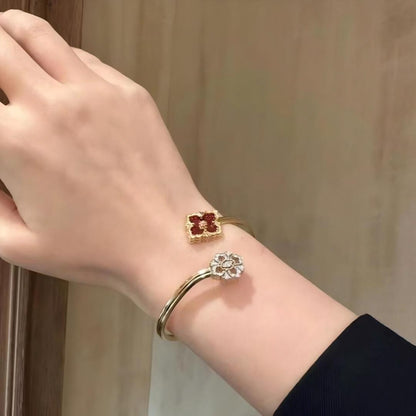 [Cadisa JEWELRY] OPERA TULLE  GOLD BRACELET WITH ENAMEL BACKGROUND