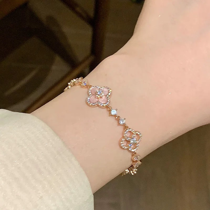 [Gaonasi]CLOVER 5 MOTIF PINK BLUE RED WHITE BRACELET