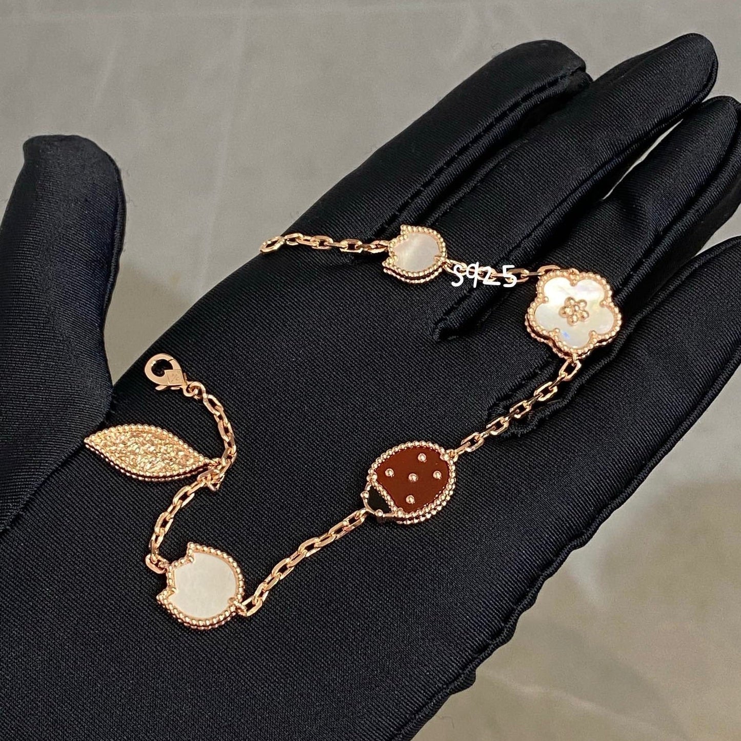 [Gaonasi]LUCKY SPRING 5 MOTIF BRACELET