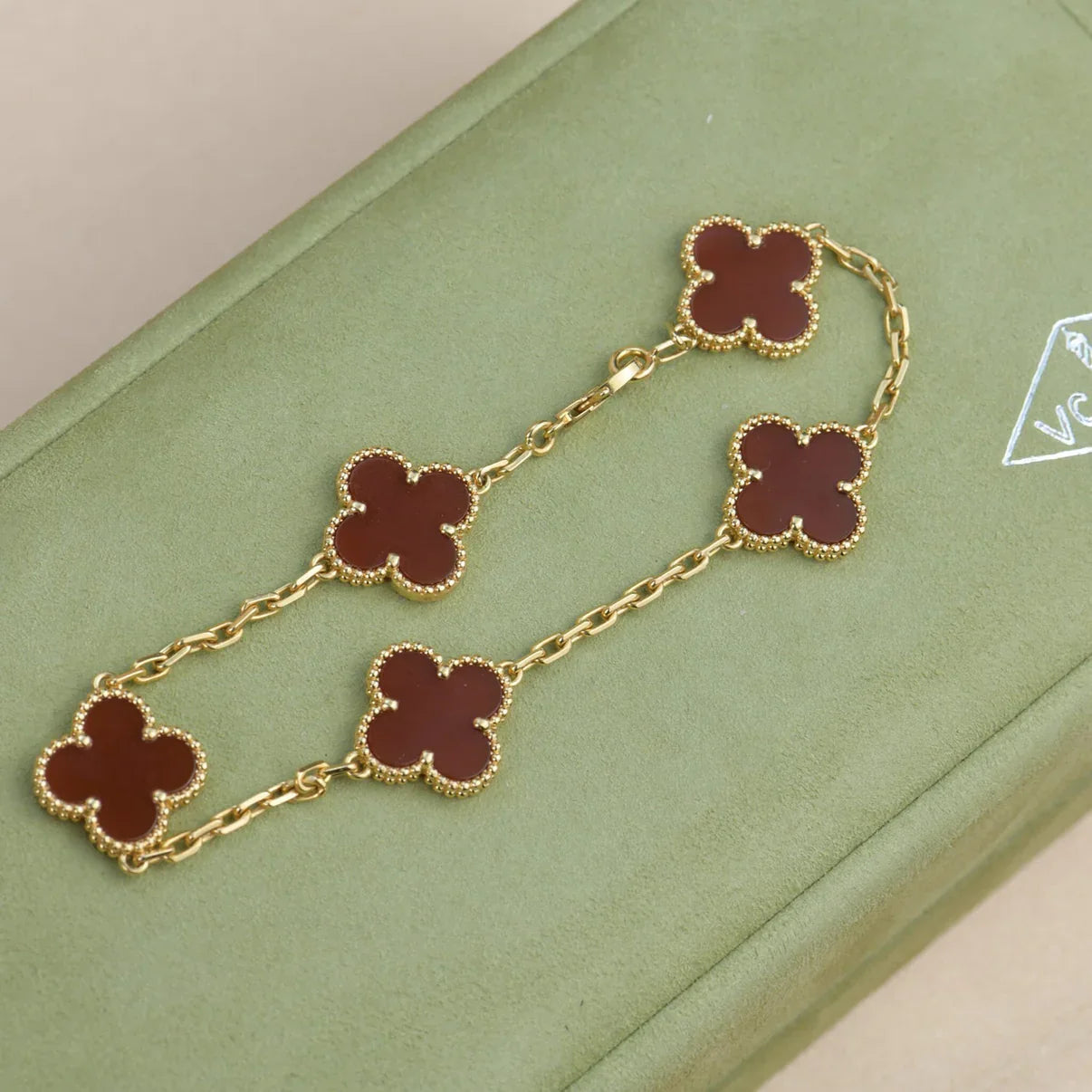 [Gaonasi] CLOVER 5 MOTIF RED CORNELIAN BRACELET COLLECTION