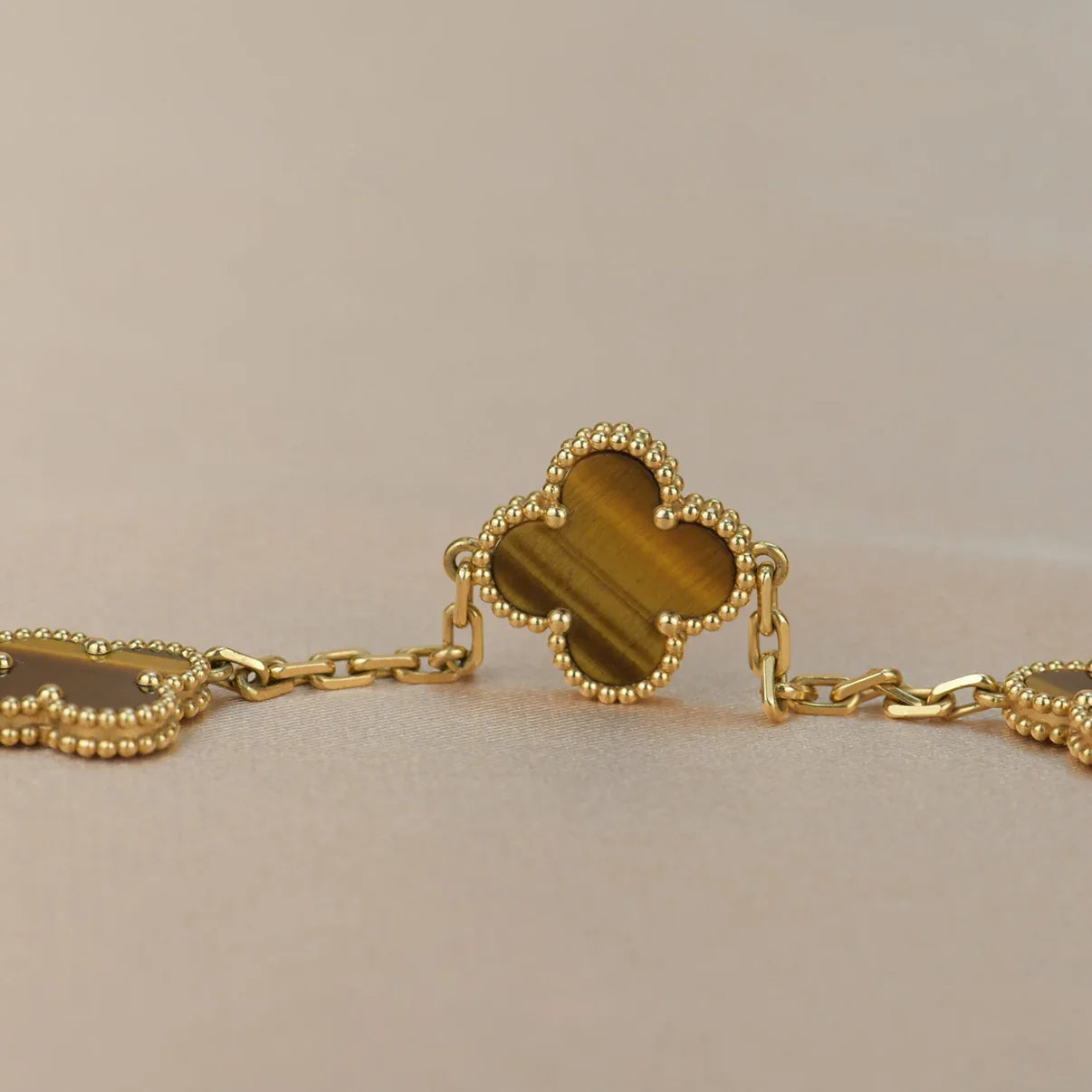 [Gaonasi] CLOVER 5 MOTIFS TIGER EYE BRACELET COLLECTION