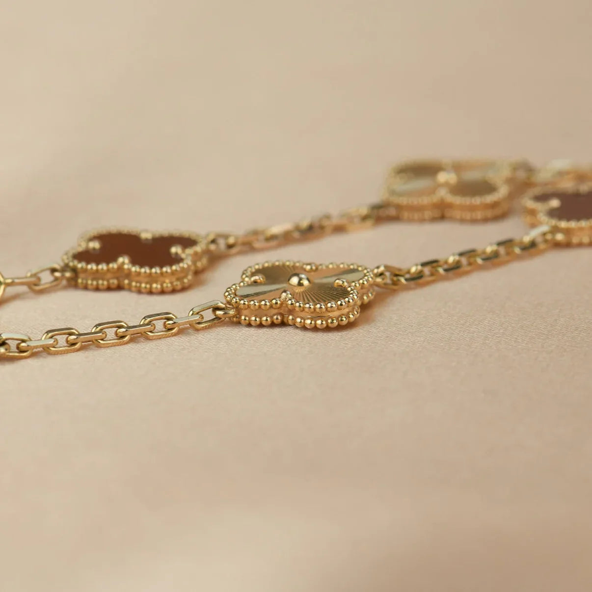 [Gaonasi] CLOVER 5 MOTIF RED CORNELIAN BRACELET COLLECTION