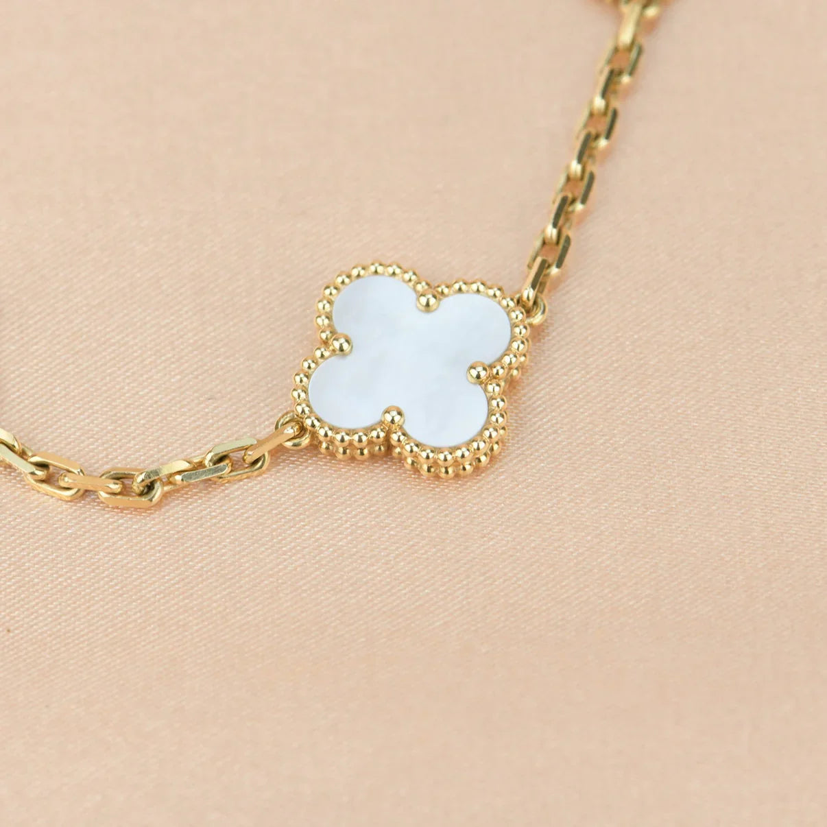 [Gaonasi]CLOVER WHITE PEARL MOP 5 MOTIF BRACELET COLLECTION