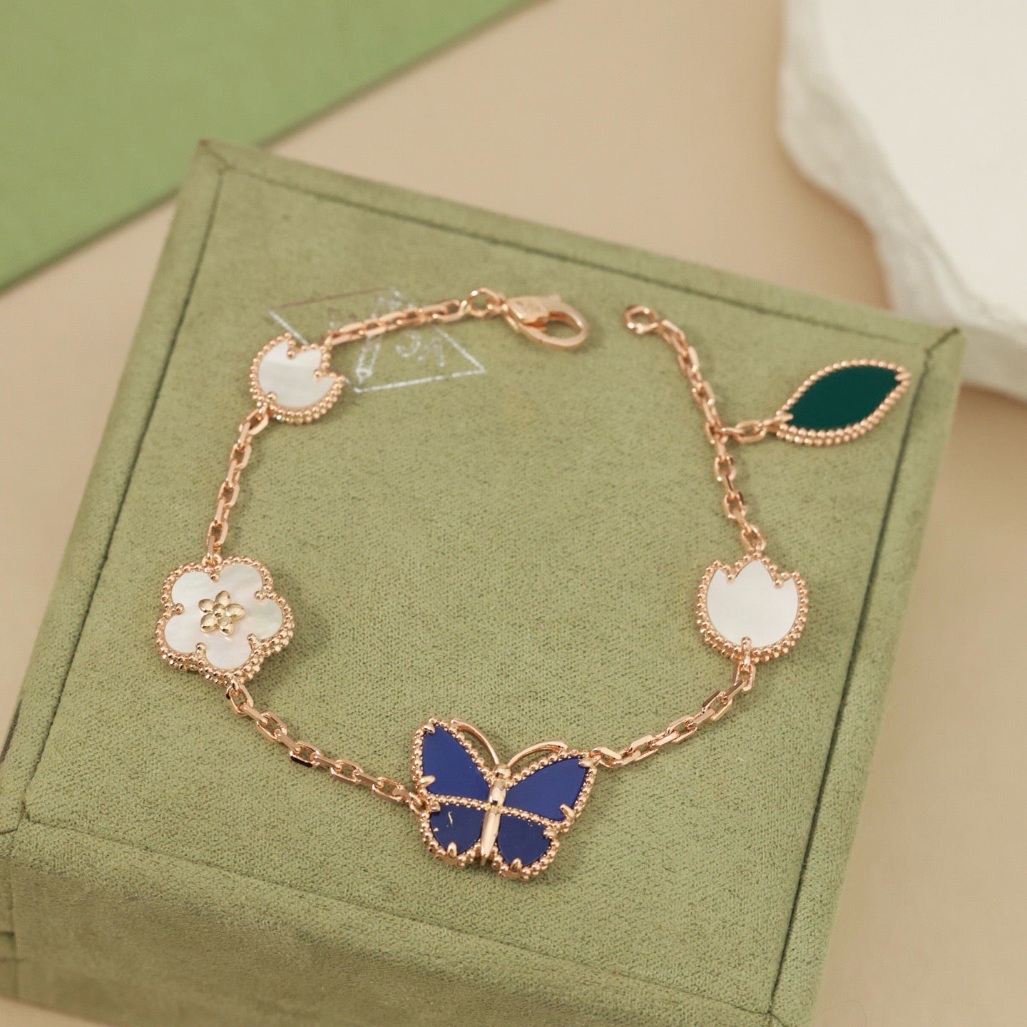 [GAONASI]LUCKY SPRING BUTTERFLY 5 MOTIF BRACELET
