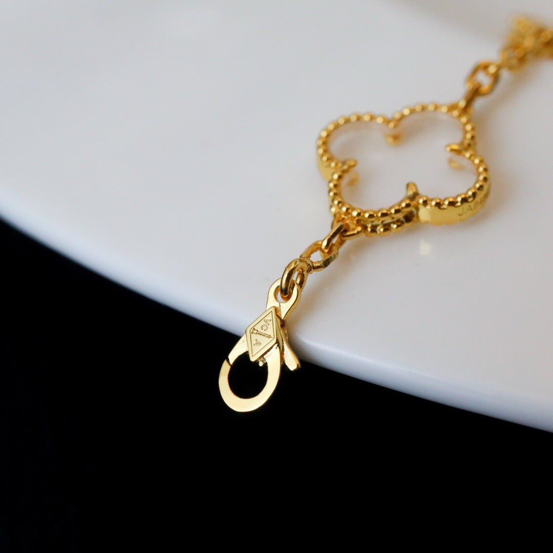 [Gaonasi]CLOVER 5 MOTIF ROCK CRYSTAL BRACELET