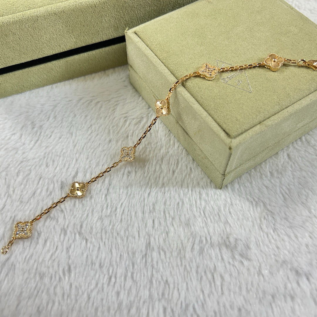 [Gaonasi]CLOVER 6 MOTIF DIAMOND LASER BRACELET