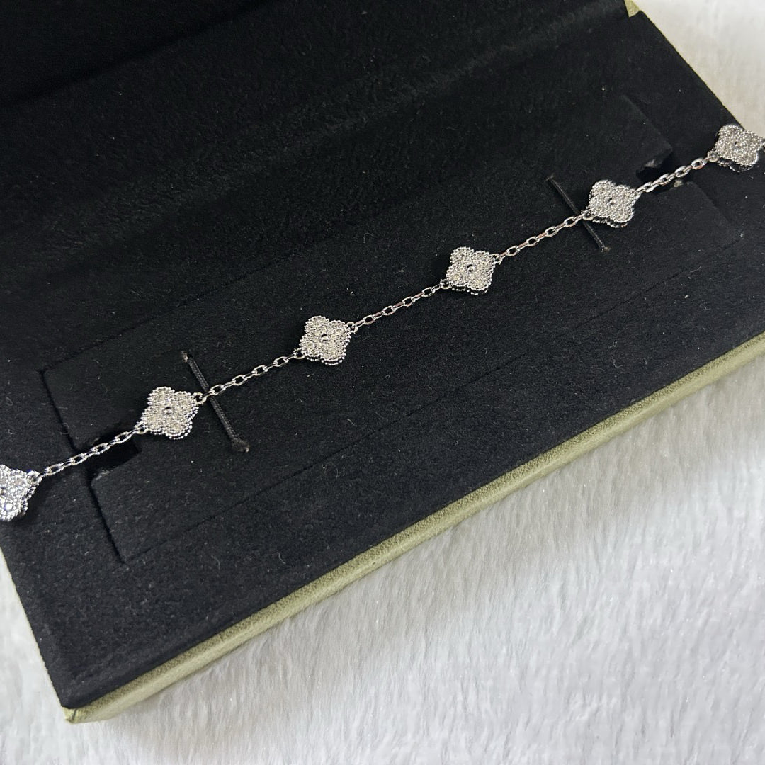 [Gaonasi]CLOVER 6 MOTIF DIAMOND BRACELET
