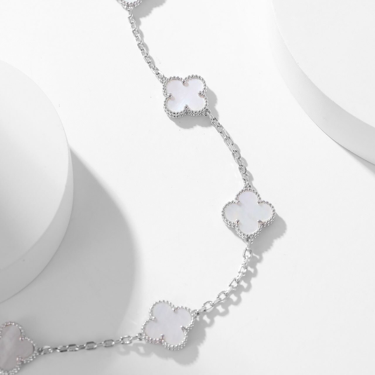 [Gaonasi]CLOVER 10 MOTIFS WHITE MOTHER OF PEARL NECKLACE