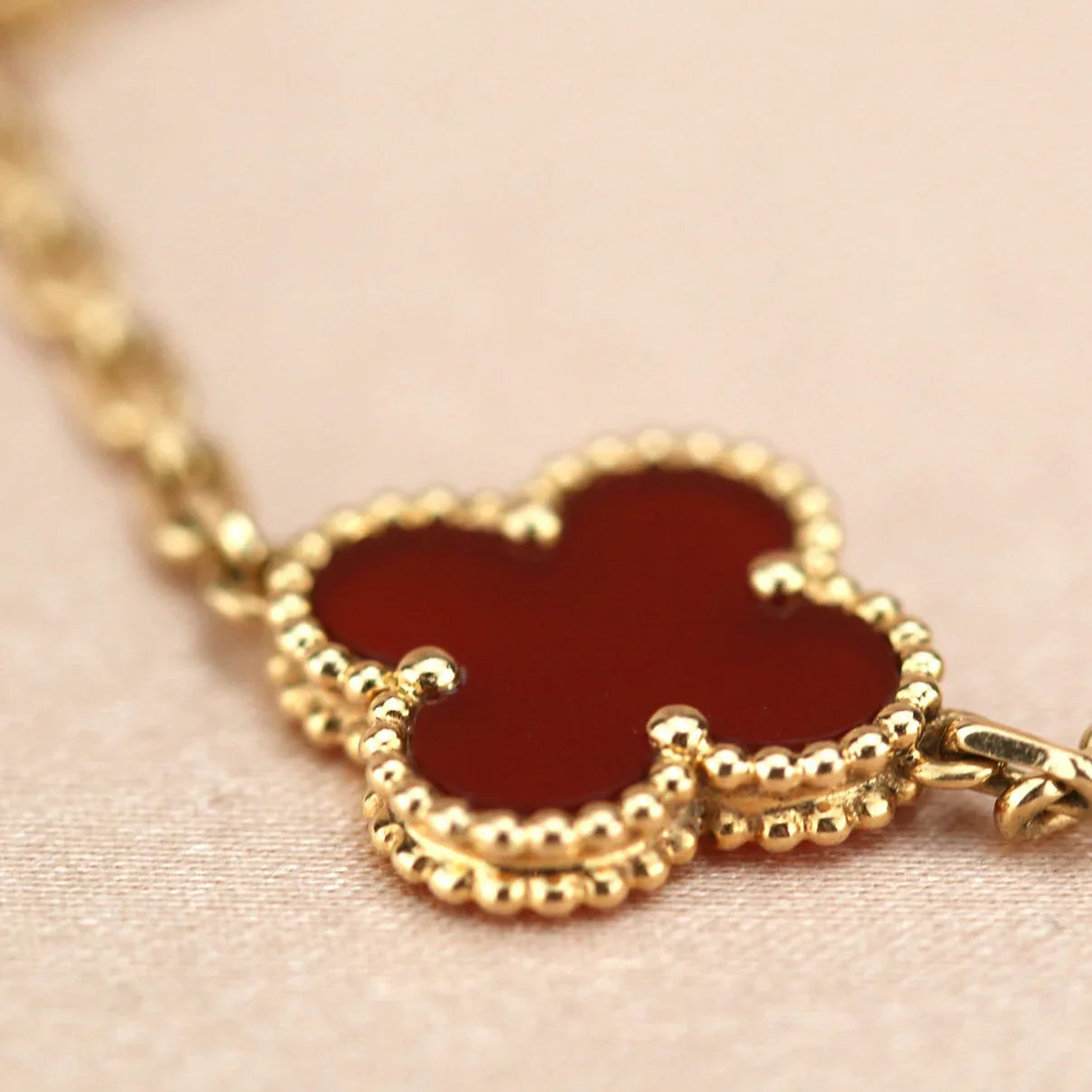 [Gaonasi] CLOVER 5 MOTIF RED CORNELIAN BRACELET COLLECTION