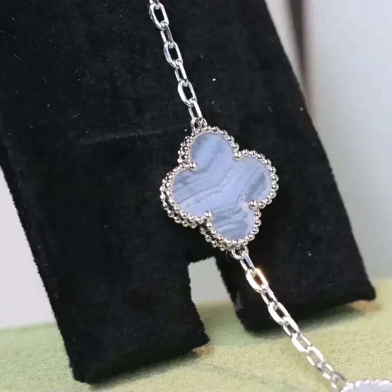 [Gaonasi] CLOVER 5 MOTIF PURPLE CHALCEDONY BRACELET COLLECTION