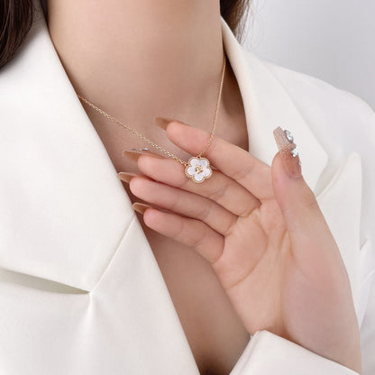 [Gaonasi]LUCKY  WHITE MOP  PLUM BLOSSOM NECKLACE