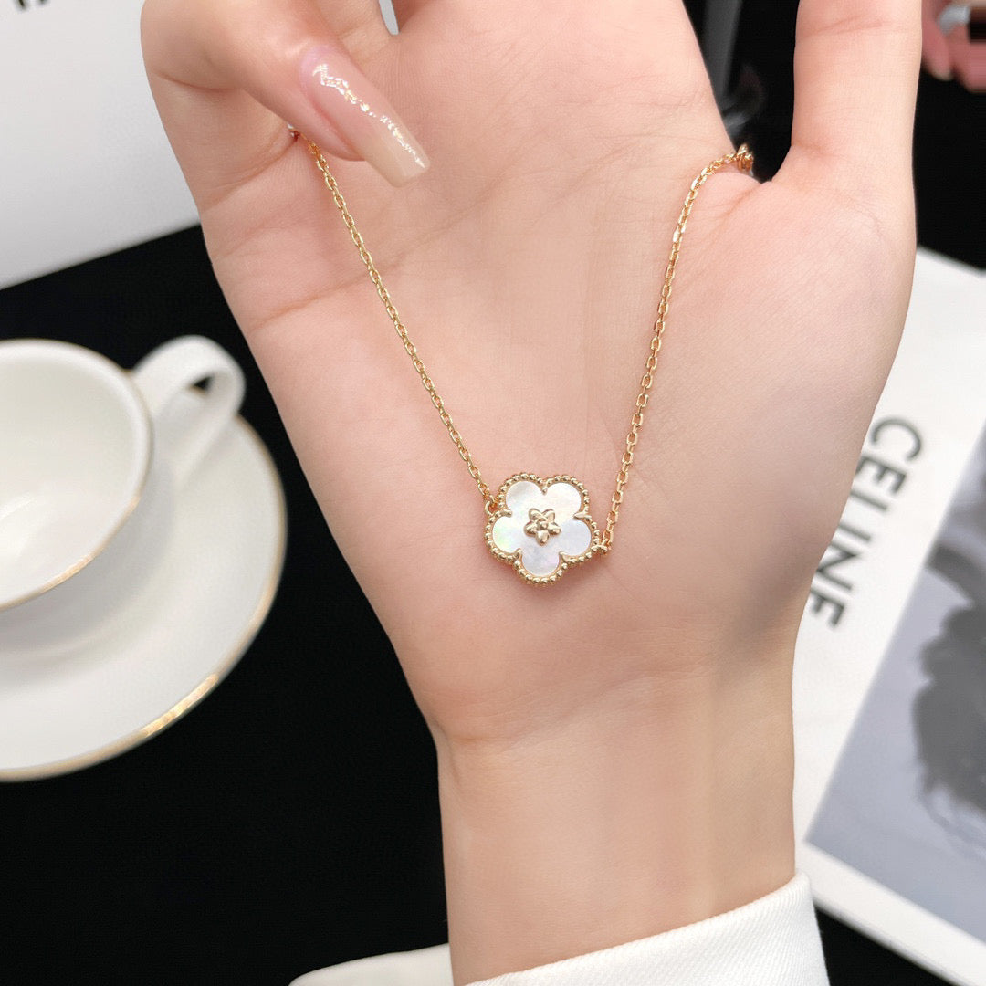 [Gaonasi]LUCKY WHITE MOP PLUM BLOSSOM  BRACELET