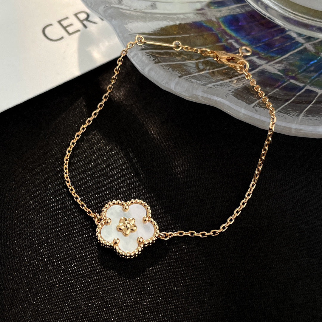 [Gaonasi]LUCKY WHITE MOP PLUM BLOSSOM  BRACELET
