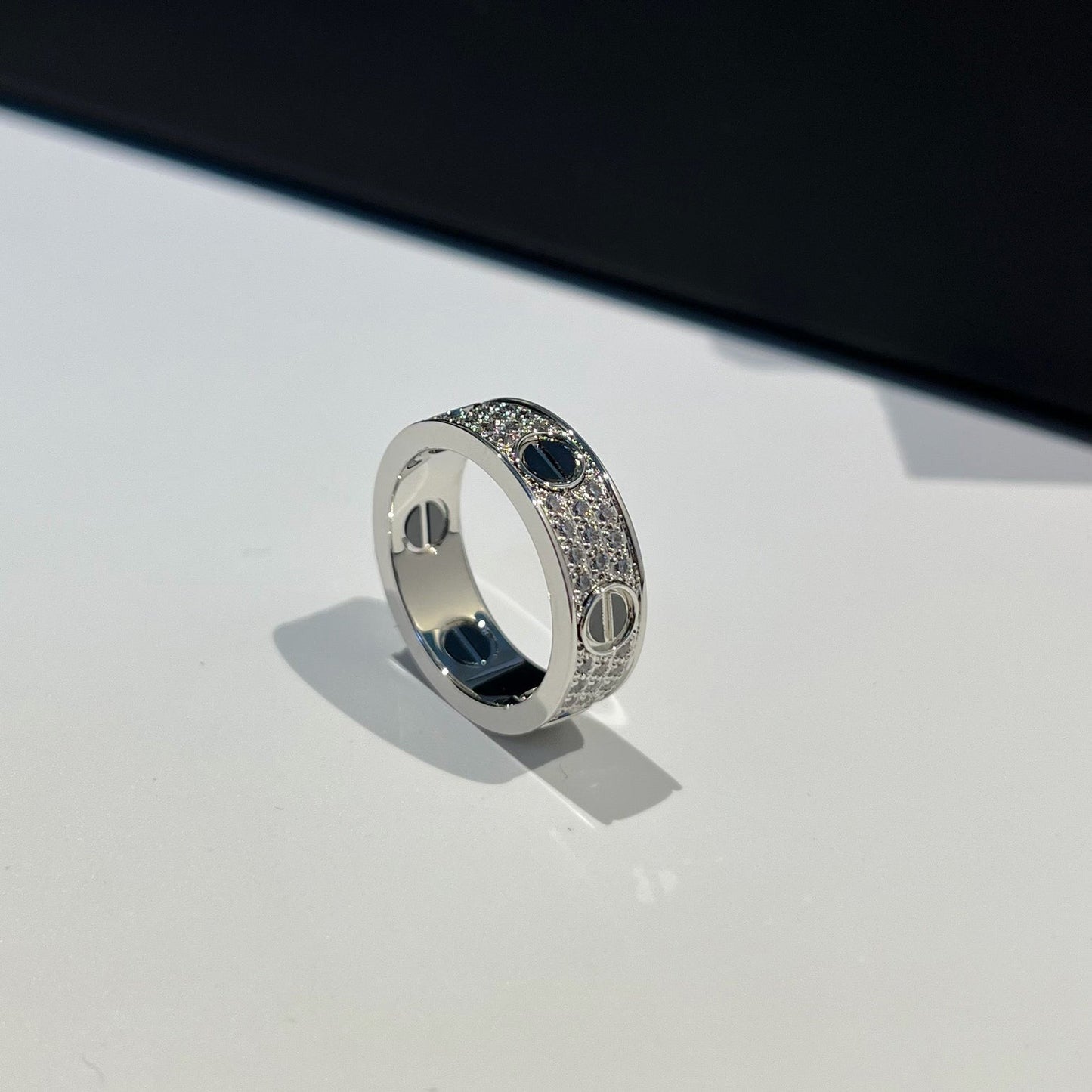 [Gaonasi Jewelry]LOVE RING 5.5MM DIAMONDS PAVED CERAMIC