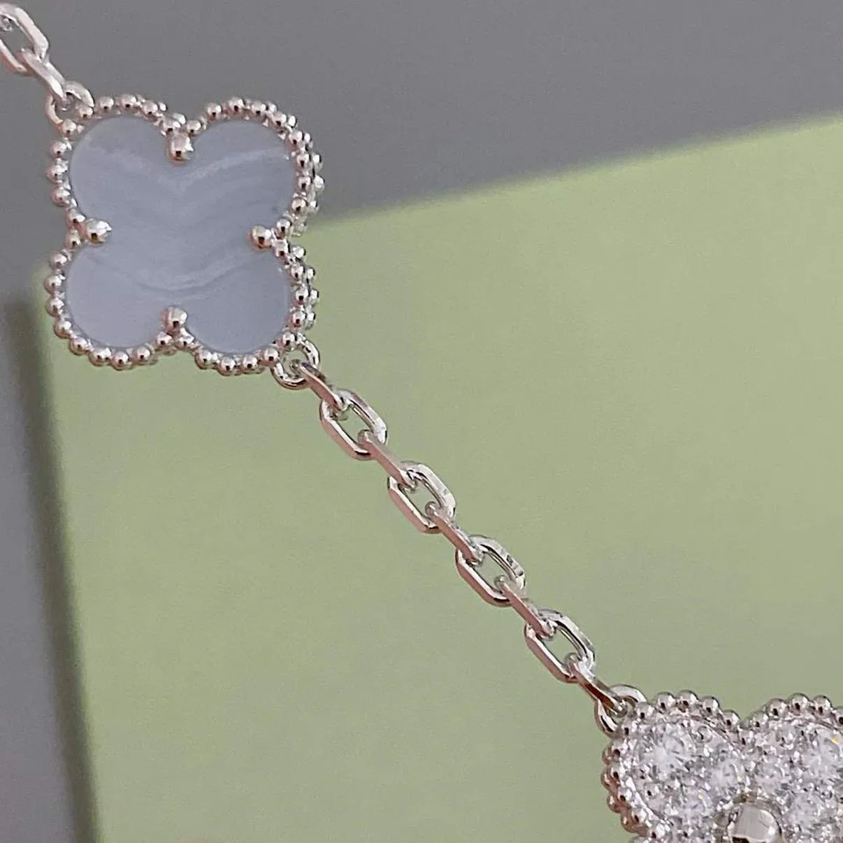 [Gaonasi] CLOVER 5 MOTIF PURPLE CHALCEDONY BRACELET COLLECTION