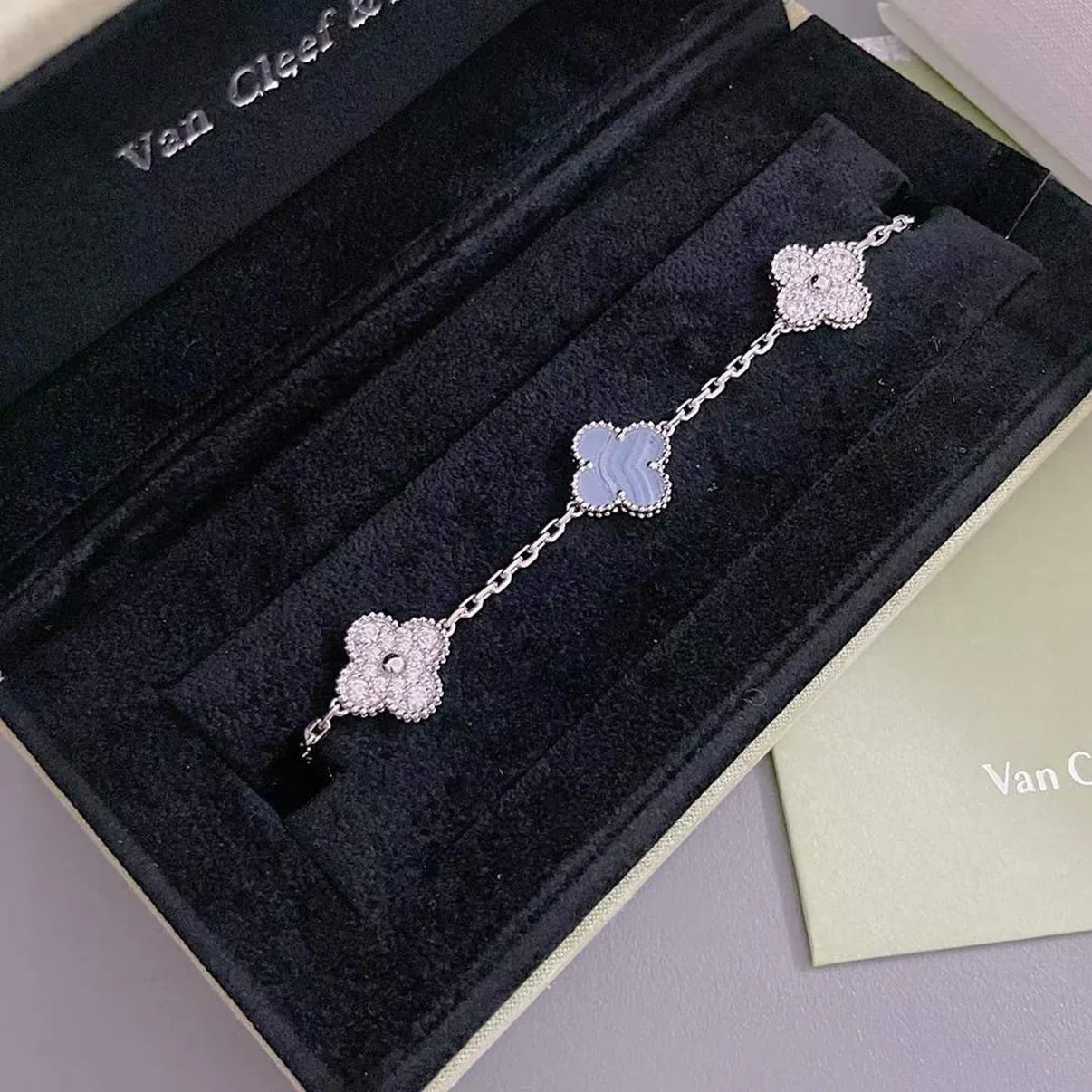 [Gaonasi] CLOVER 5 MOTIF PURPLE CHALCEDONY BRACELET COLLECTION