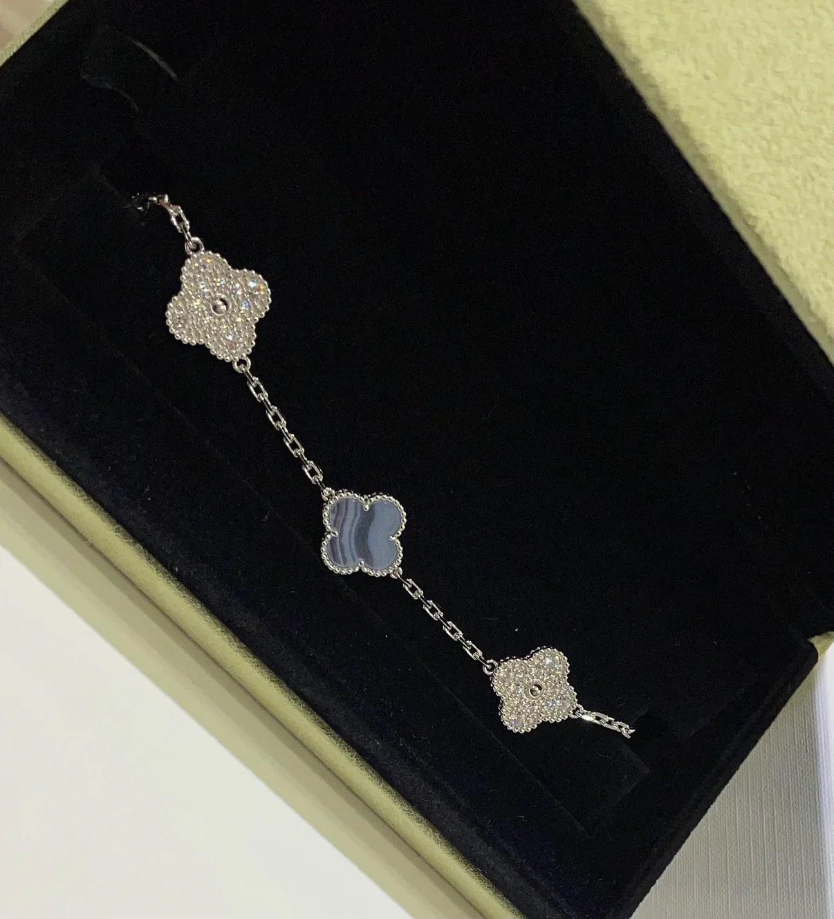 [Gaonasi] CLOVER 5 MOTIF PURPLE CHALCEDONY BRACELET COLLECTION