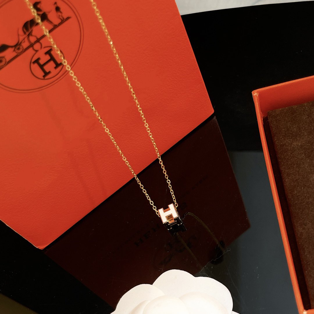 [Gaonasi]H WHITE SQUARE GOLD NECKLACE