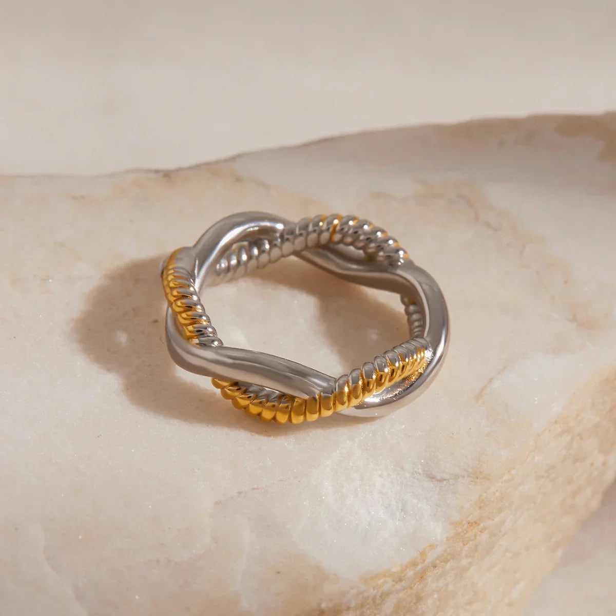 [Gaonasi]Nerisse Two-Tone Twist Ring