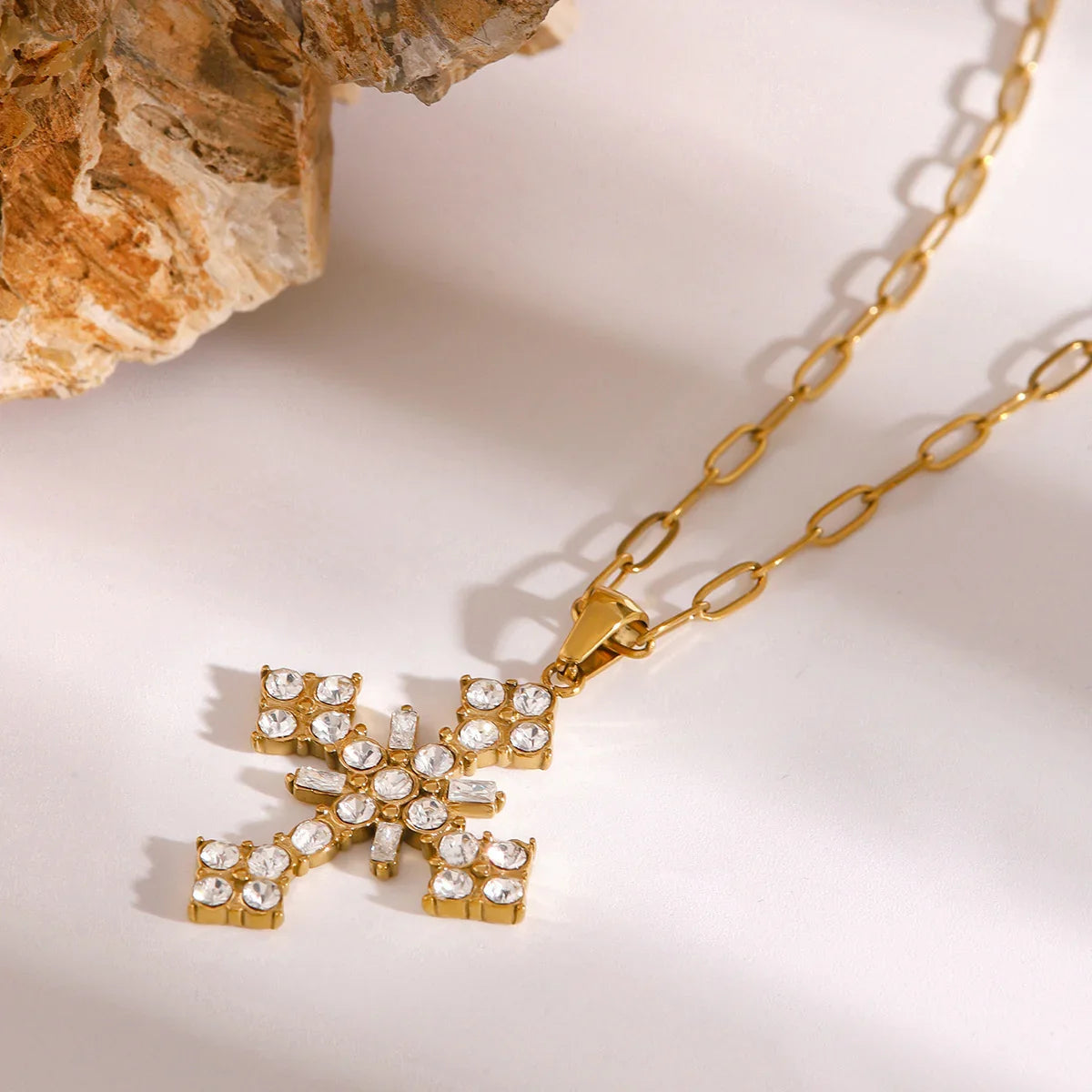 [Gaonasi]Divina Crystal Cross Necklace