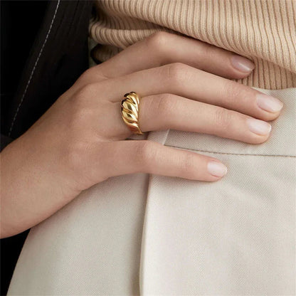 [Gaonasi]Lorelei Gold Croissant Ring