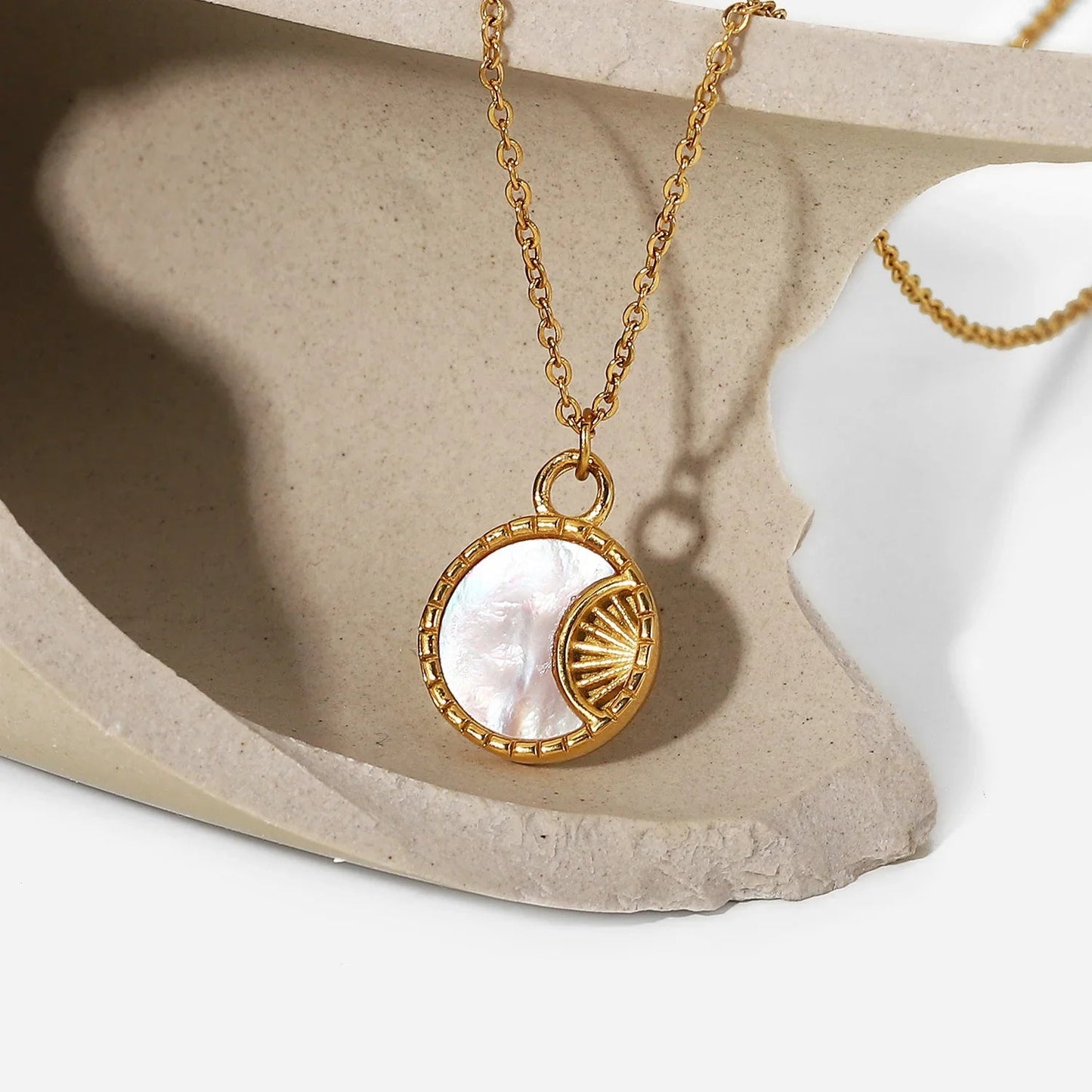 [Gaonasi]Brooklyn Freshwater Pearl Necklace