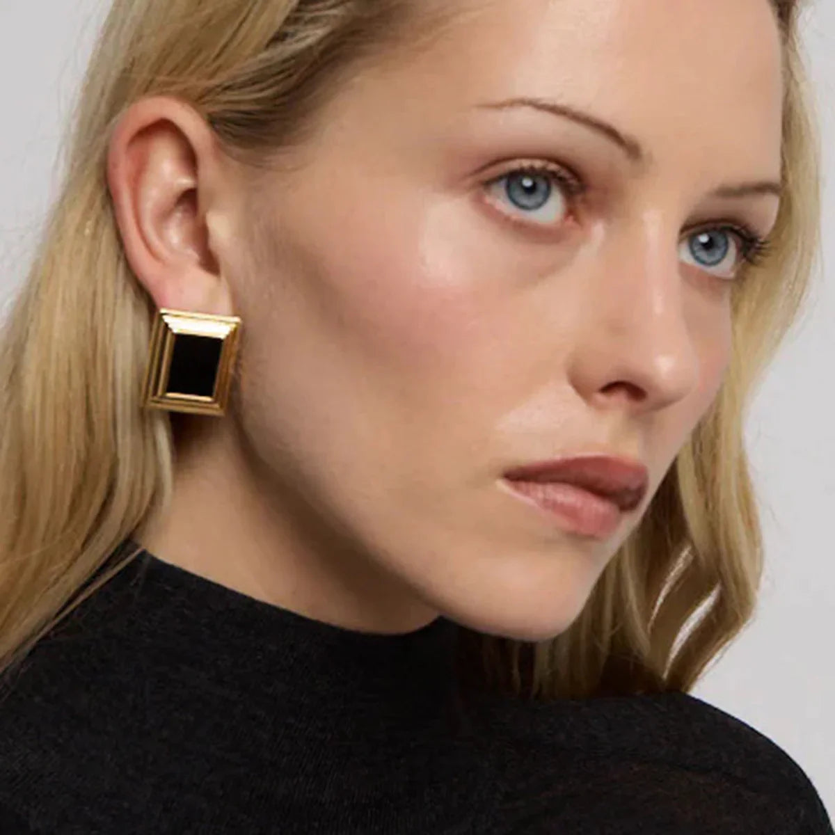 [Gaonasi]Sybil Gold Enamel Earrings