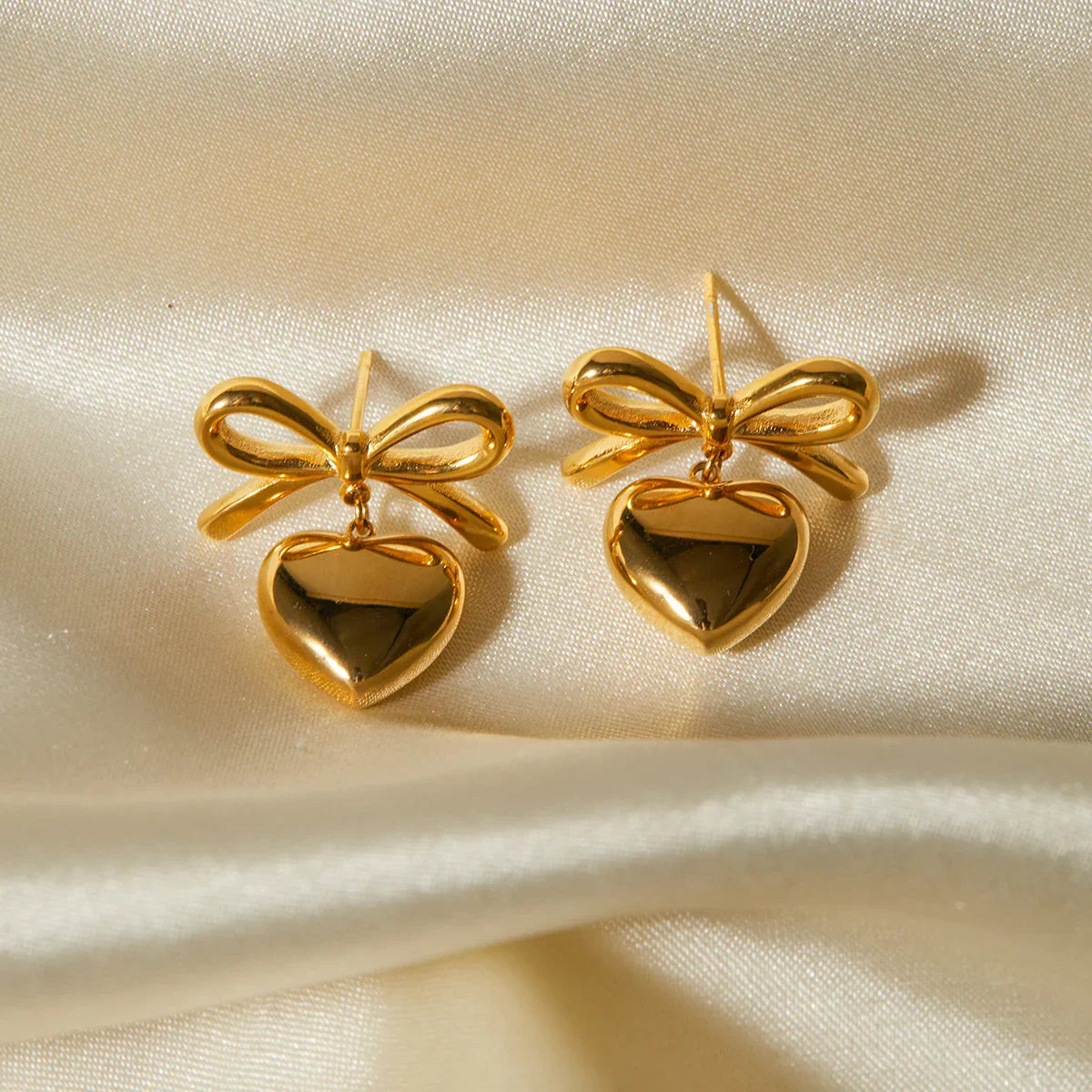 [Gaonasi]Rowanne French Knot Gold Heart Earrings