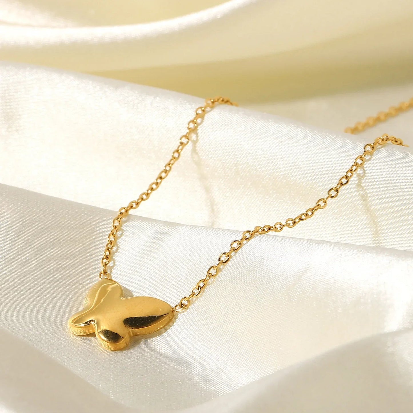 [Gaonasi]Flutterby Mother of Pearl Necklace